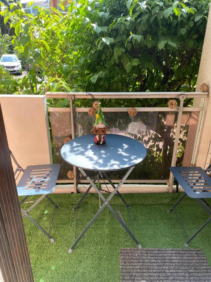 אנסי Joli Appartement Meuble מראה חיצוני תמונה